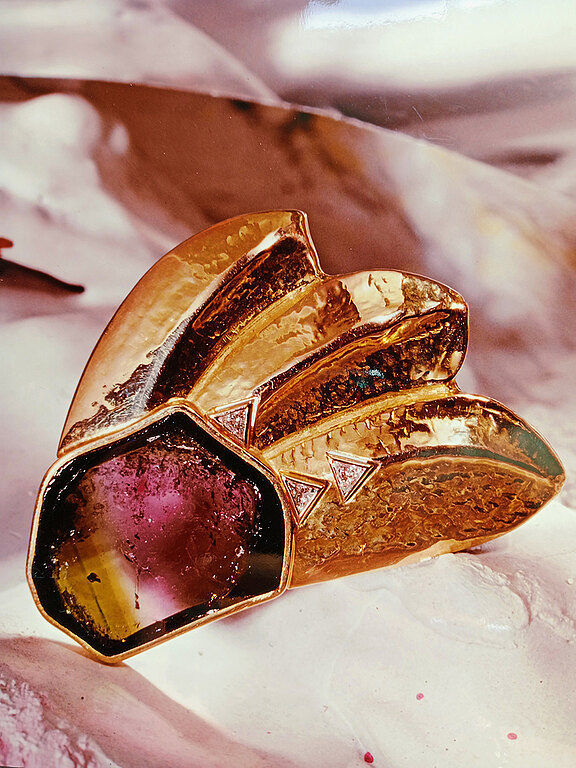 1995_Brosche_Gold_Turmalin_Brillant_fotocredit.G.P.Winter.jpg  