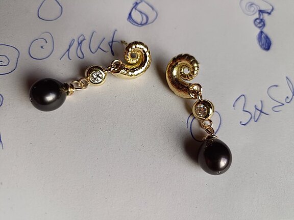 008_Oehrchen_Gold_Brillant_Perlen.jpg  