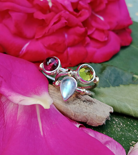Ringe_Silber_Gold_Mondstein_Turmalin_Olivin.jpg  