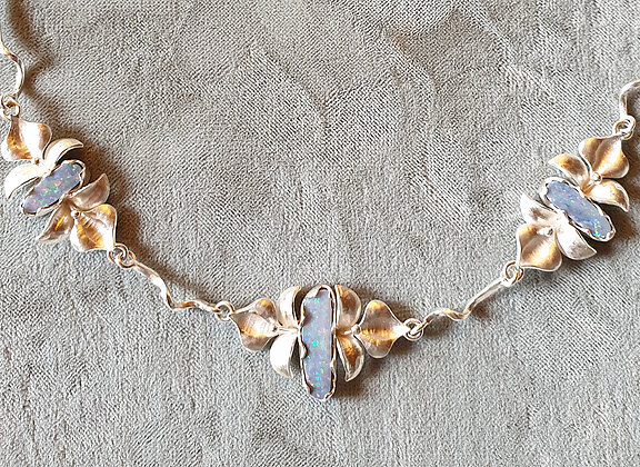 017_Collier.Blueten_Silber_Opal.jpg  