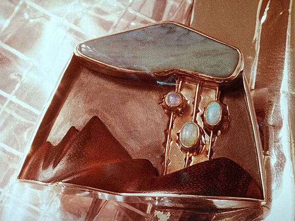 1981_Brosche_Silber_Holz_Opal.jpg  