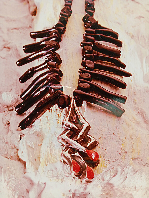 1995_Kette_Silber_Koralle_fotocredit.G.P.Winter.jpg  