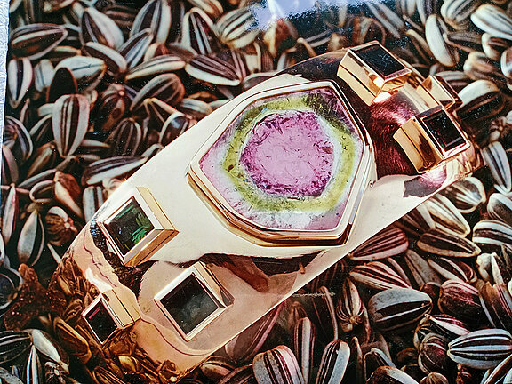 1990_Armreif_Gold_Turmalin_fotocredit.G.P.Winter.jpg  