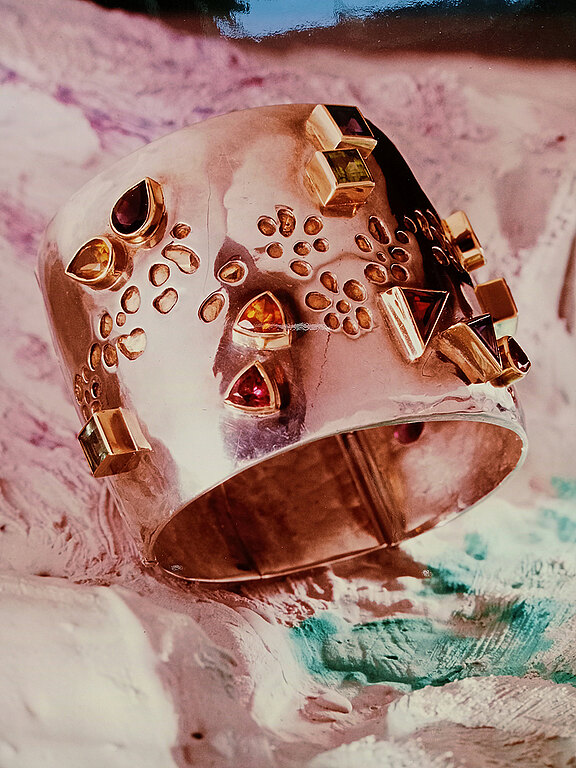 1997_Armreif_Silber_Gold_Edelsteine_fotocredit.G.P.Winter.jpg  